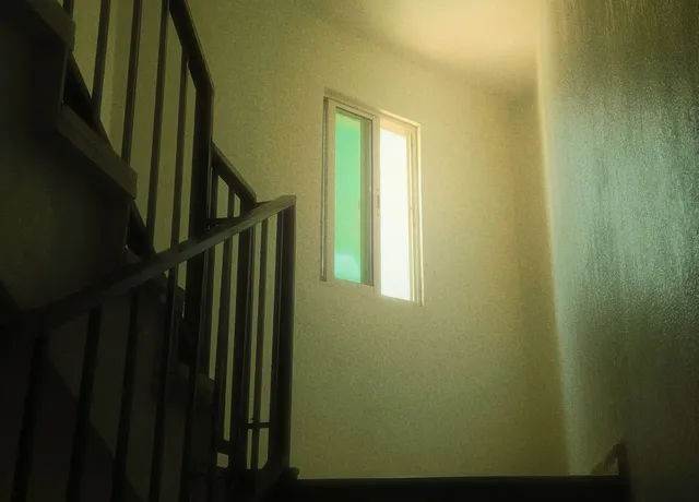 Treppenhausfenster mit Tageslicht