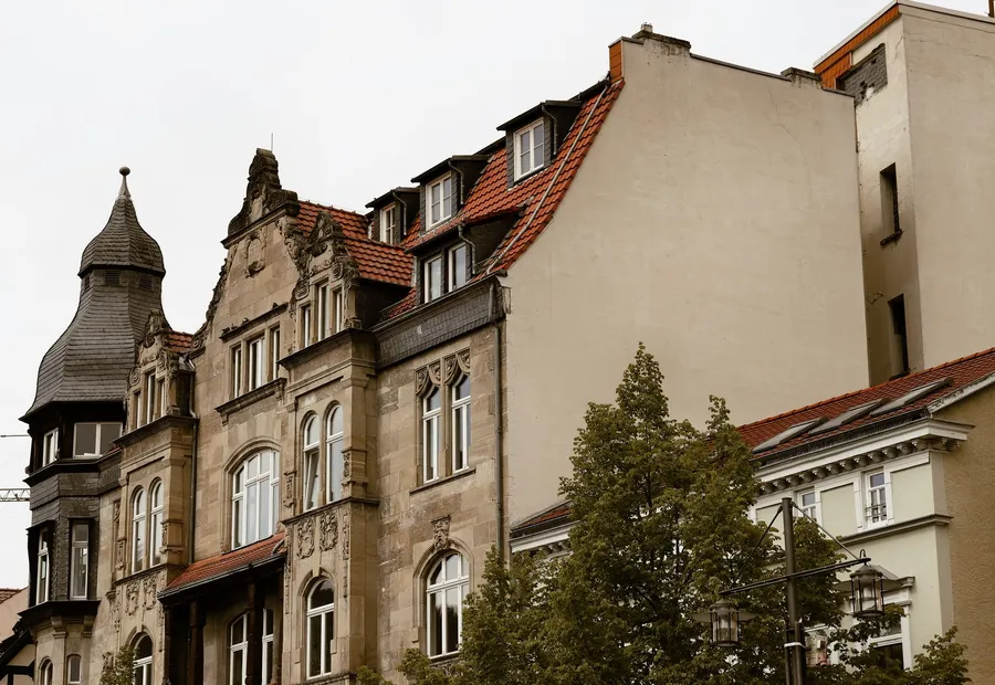 Gründerzeitliches Eckhaus mit Erkerfassade